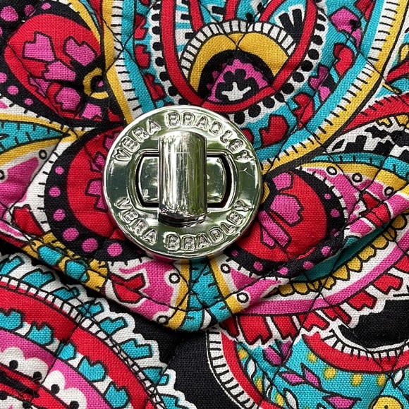 🌺 VERA BRADLEY; Beautiful Unique Floral Design Wristlet w/Zippered Pouch NICE!! - Picture 14 of 14